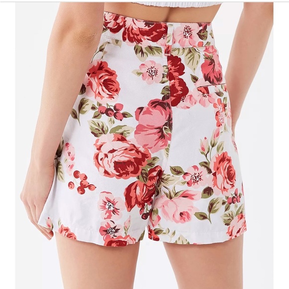 URBAN OUTFITTERS LAURA ASHLEY EXCLUSIVE CARRIE FLORAL HIGH RISE SHORTS U… - Picture 3 of 16